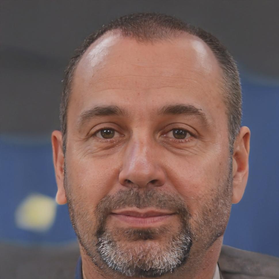 Retrato profissional de Henrique Tavares