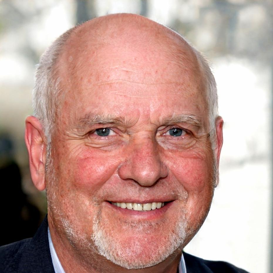 Fotografia de perfil de Henrique Tavares